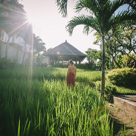 The Kirana Canggu Hotel Dış mekan fotoğraf